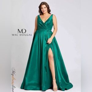 Mac Duggal Green Plus Size 18W Gown Prom